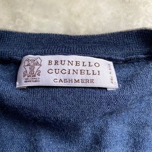 Mens Cucinelli blue cashmere/wool sweater w/ gray piping on v-neck & sleeves